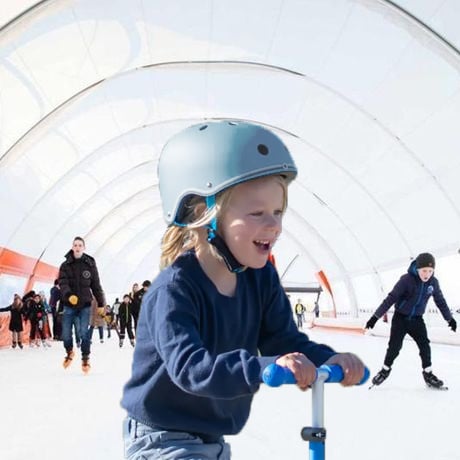 verstelbare schaatshelm kind lichtblauw